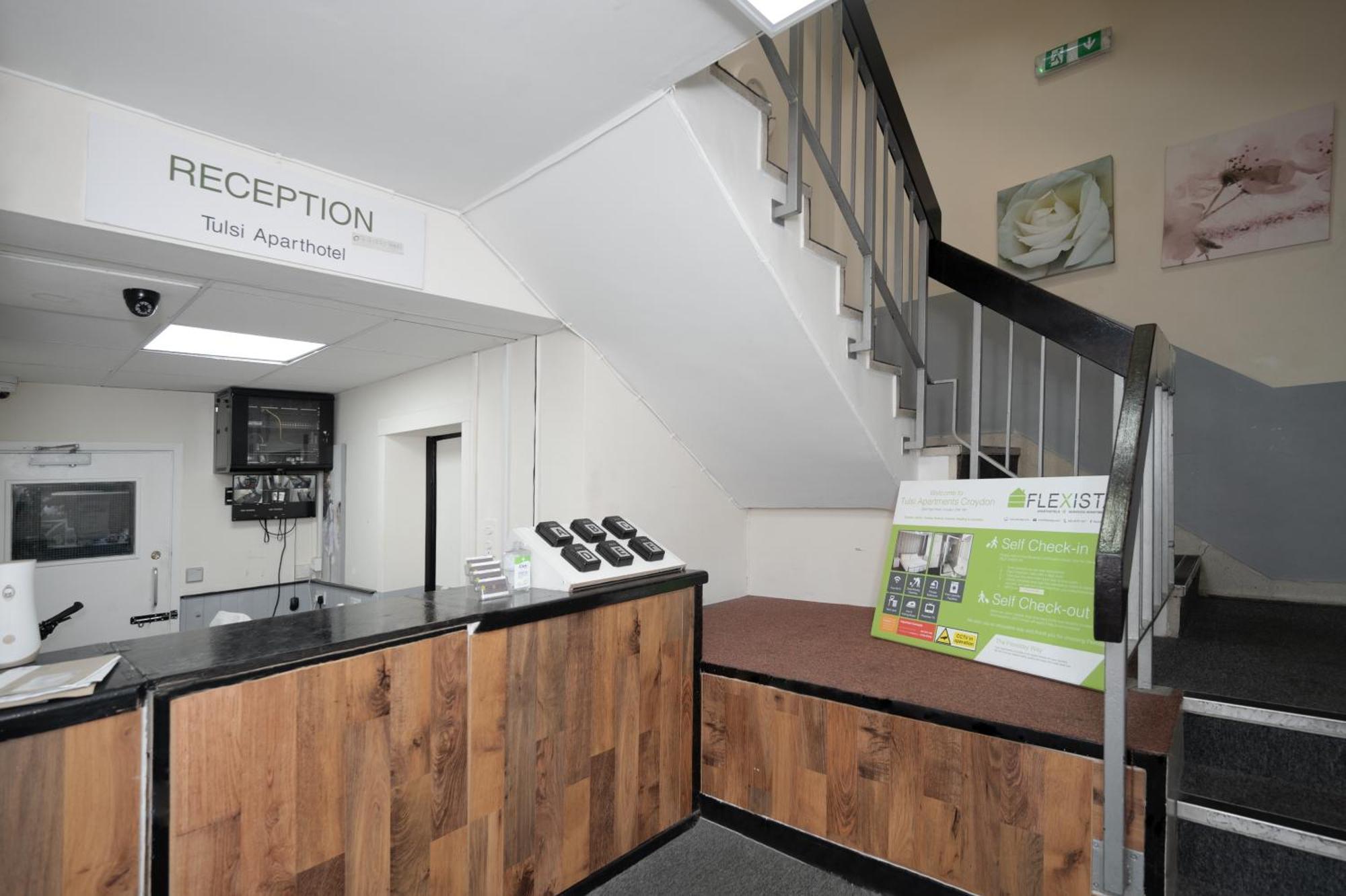 Flexistay Tulsi Aparthotel Croydon Buitenkant foto