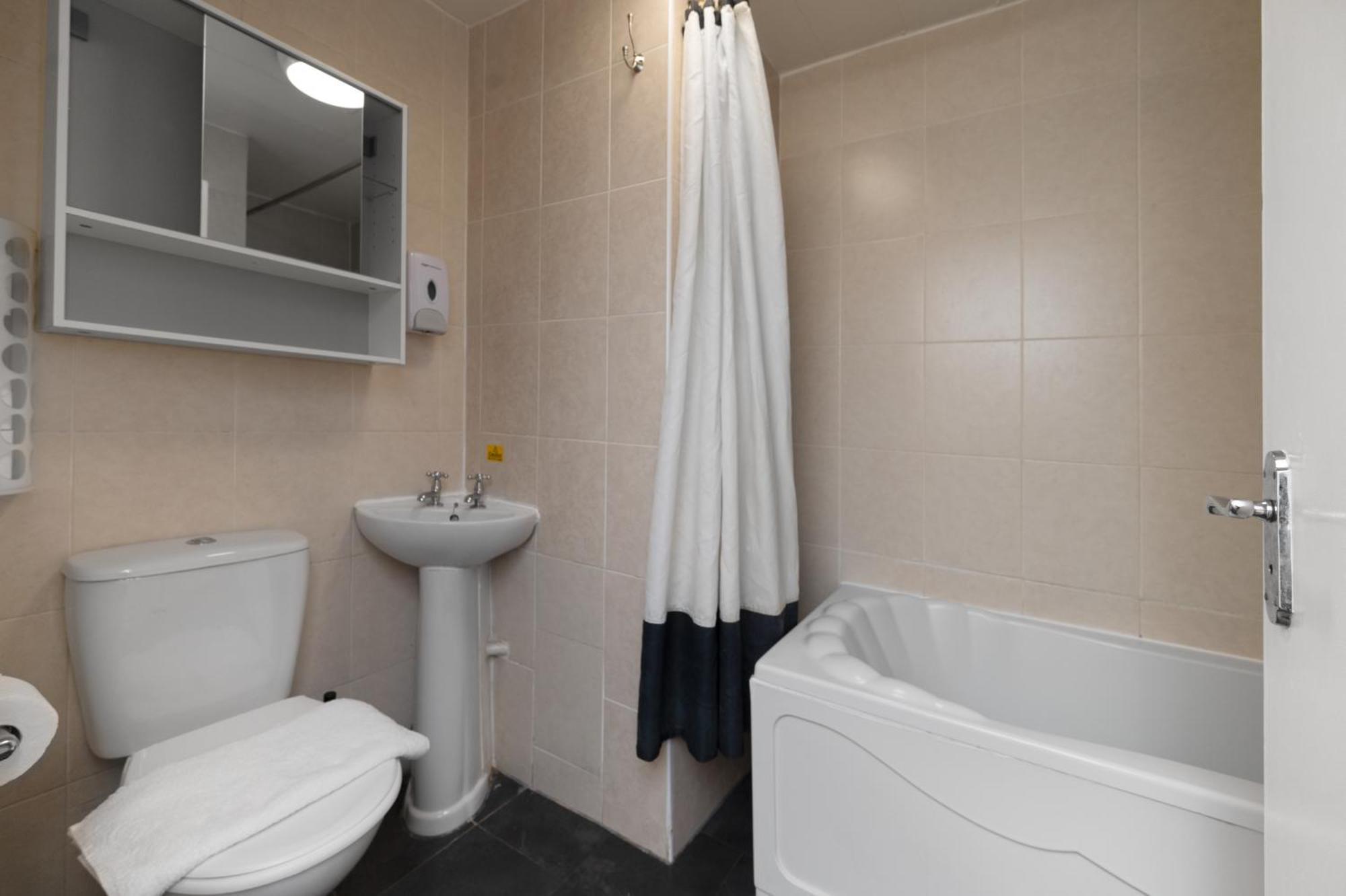 Flexistay Tulsi Aparthotel Croydon Buitenkant foto